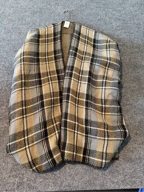 Woolrich Plaid Open-Front Poncho Vest - Beige, Black & Gray